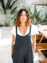 Cargar imagen en el visor de la galería, Black Linen Jumpsuit