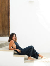 Cargar imagen en el visor de la galería, Black Linen Jumpsuit