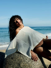 Cargar imagen en el visor de la galería, Chal Cover Up Top Off White