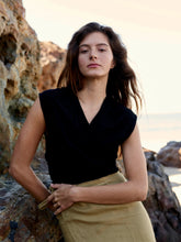 Cargar imagen en el visor de la galería, Mariposa Top Black Linen