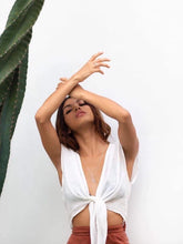 Cargar imagen en el visor de la galería, Mariposa Top White Cotton Gauze